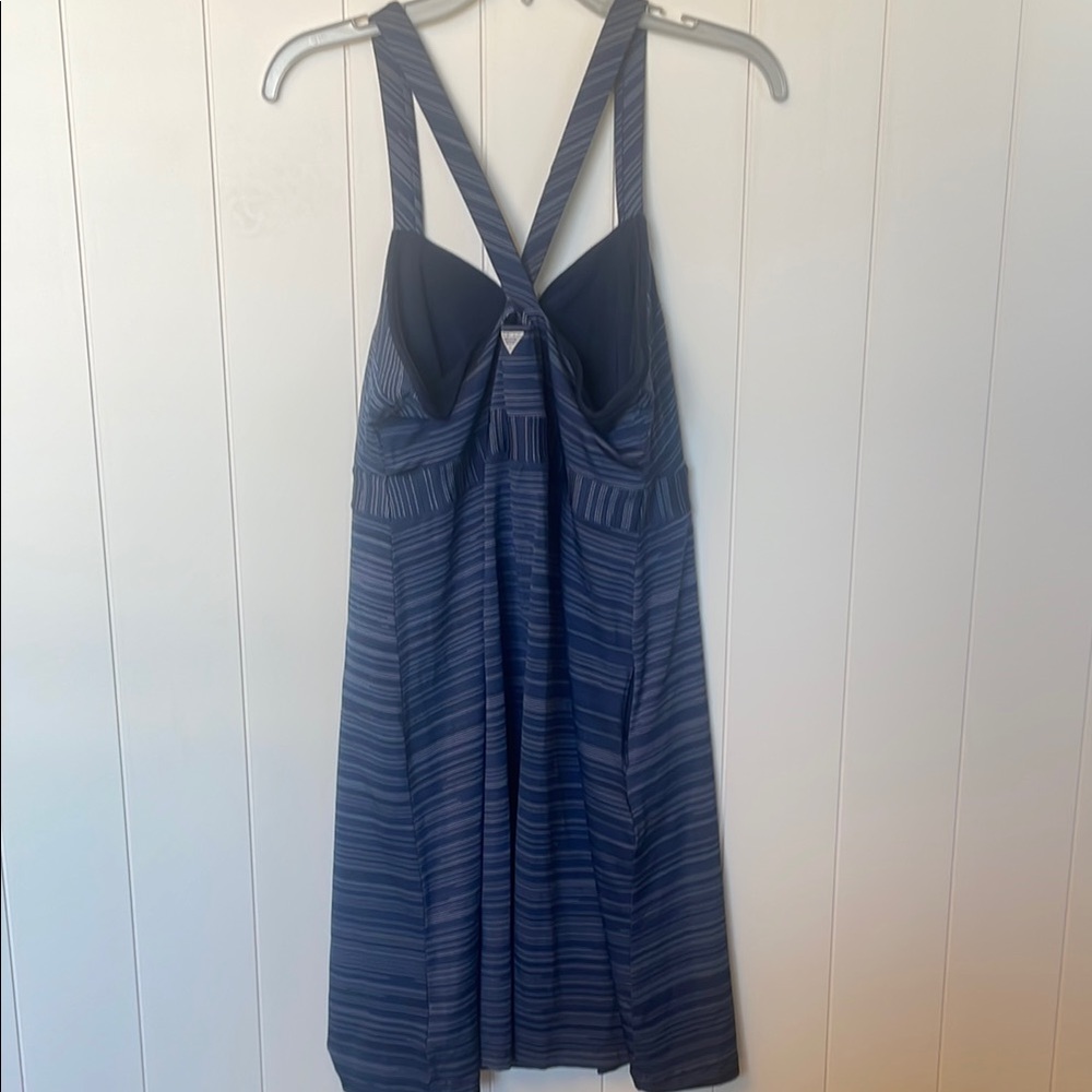 Columbia PFG Omniwick advanced evaporation dress! Sizs large